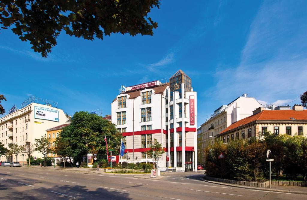 This hotel is situated in Vienna, directly at the Europaplatz and next to the famous shopping street "Mariahilferstrasse". Guests will find themselves just 200 m from the nearest train station, ‘Westbahnhof